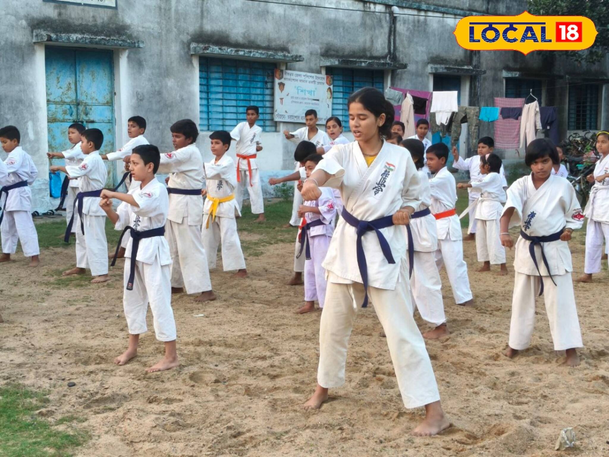 খয়রাশোল থানার মহতী উদ্যোগ! বিনামূল্যে খুদেদের শেখাচ্ছে ক্যারাটে, খুশি এলাকার বাসিন্দারা