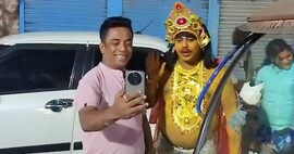 Kartik Puja 2025: রাতের অন্ধকারে পায়ে হেঁটে বাড়িতে হাজির স্বয়ং কার্তিক ঠাকুর! ভাইরাল ভিডিও, জানুন পরিচয়