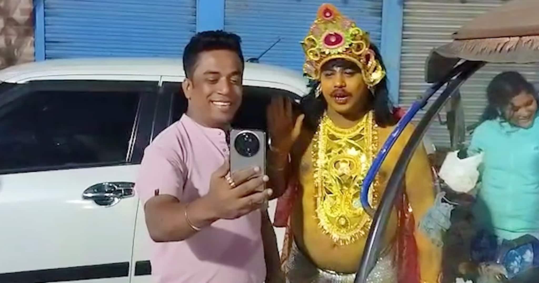 Kartik Puja 2025: রাতের অন্ধকারে পায়ে হেঁটে বাড়িতে হাজির স্বয়ং কার্তিক ঠাকুর! ভাইরাল ভিডিও, জানুন পরিচয়