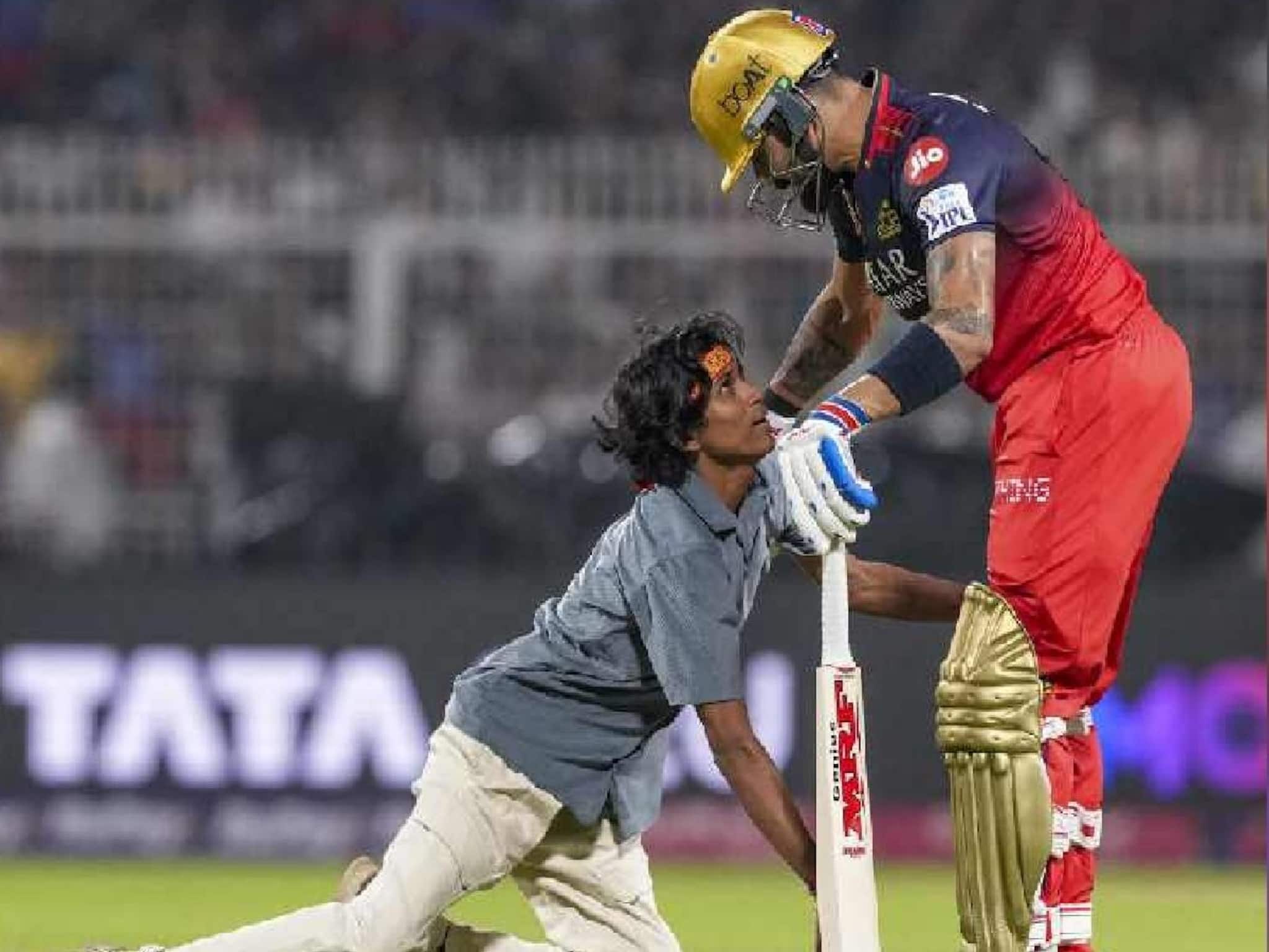 IND vs SA : মাঠে ঢুকে কোহলিকে প্রণাম! ইডেনে ঢুকে পড়া আর কি সম্ভব? দিল্লি বিস্ফোরণের পর যা হচ্ছে কলকাতায়, বড় আপডেট