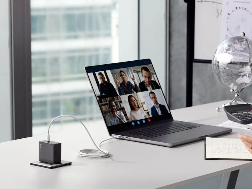 অনেক ল্যাপটপ নির্মাতারা এখন এমন বৈশিষ্ট্য অফার করে যা ল্যাপটপটি বেশিরভাগ ডেস্কে ব্যবহার করা হচ্ছে কি না তা শনাক্ত করে এবং সেই অনুযায়ী চার্জিং প্যাটার্ন ঠিক করে নেয়। একজন ইউজার লিখেছেন, 