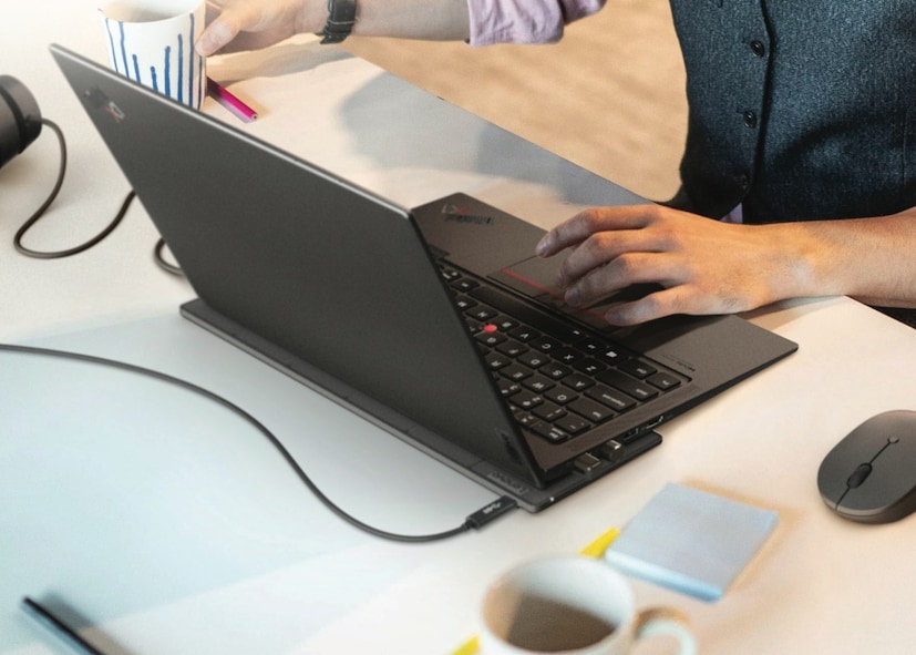 এখনকার ল্যাপটপগুলি উন্নত: বর্তমান সময়ের ল্যাপটপের ব্যাটারি বেশ উন্নত। অতএব, ল্যাপটপকে ক্রমাগত চার্জে রাখা অতীতের মতো ক্ষতিকারক বলে বিবেচিত হয় না। ব্যাটারির আয়ু বাড়ানোর জন্য ব্যাটারি চার্জ লিমিটের খেয়াল রাখতে হবে এবং প্রয়োজনেই কেবল চার্জ করতে হবে।