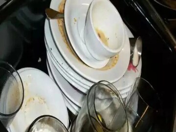 রান্না ঘরে সারা রাত এঁটো বাসন ফেলে রাখেন! তলে তলে কী সর্বনাশ হচ্ছে জানেন!
