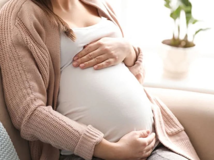 মেথি শরীরের পক্ষে উপকারী হলেও, ডায়াবেটিস, গর্ভাবস্থা, থাইরয়েড বা হজমজনিত সমস্যা (IBS)–এর ক্ষেত্রে এই জল একেবারে ডাক্তারের পরামর্শ ছাড়া খাওয়া বিপজ্জনক হতে পারে। National Center for Complementary and Integrative Health (NCCIH) উল্লেখ করেছে যে, মেথি সাধারণ মাত্রায় নিরাপদ হলেও অনেক ক্ষেত্রে রক্তে শর্করার হঠাৎ পতন ঘটাতে পারে।