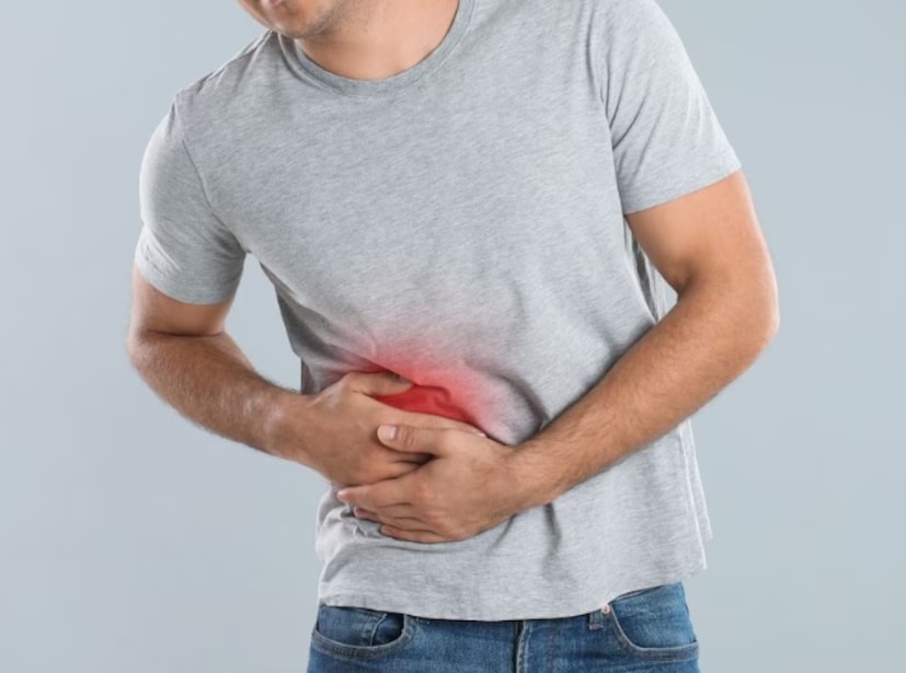 যখন সিরোসিস হয়, তখন অনেকটাই সময় অতিবাহিত হয়ে গিয়েছে৷ এটি সম্পূর্ণরূপে নিরাময় করা যায় না। তবে, লক্ষণগুলি সনাক্ত করে এবং প্রাথমিক পর্যায়ে চিকিৎসা গ্রহণের মাধ্যমে, গুরুতর ক্ষতি প্রতিরোধ করা যেতে পারে। এই রোগের লক্ষণগুলির মধ্যে রয়েছে কম খিদে পাওয়া, চরম ক্লান্তি, জন্ডিস, পা/গোড়ালি ফোলা, ওজন কমতে থাকা এবং স্মৃতিশক্তি হ্রাস।