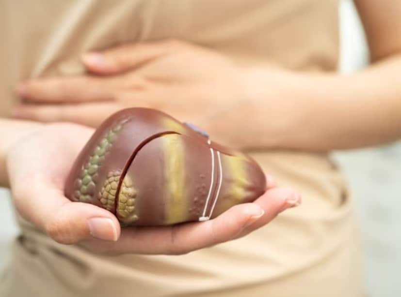 লিভার সিরোসিসের স্থায়ী নিরাময়ের জন্য, লিভার প্রতিস্থাপন প্রয়োজন। উল্লেখযোগ্য যে অভিনেতা অভিনব এই ধরণের লিভার প্রতিস্থাপনের জন্য অপেক্ষা করছিলেন।