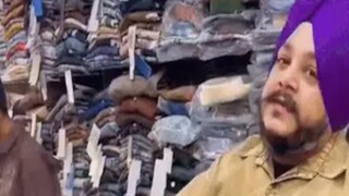 প্রবল ভিড়ে উপচে পড়ল এই কাপড়ের দোকান