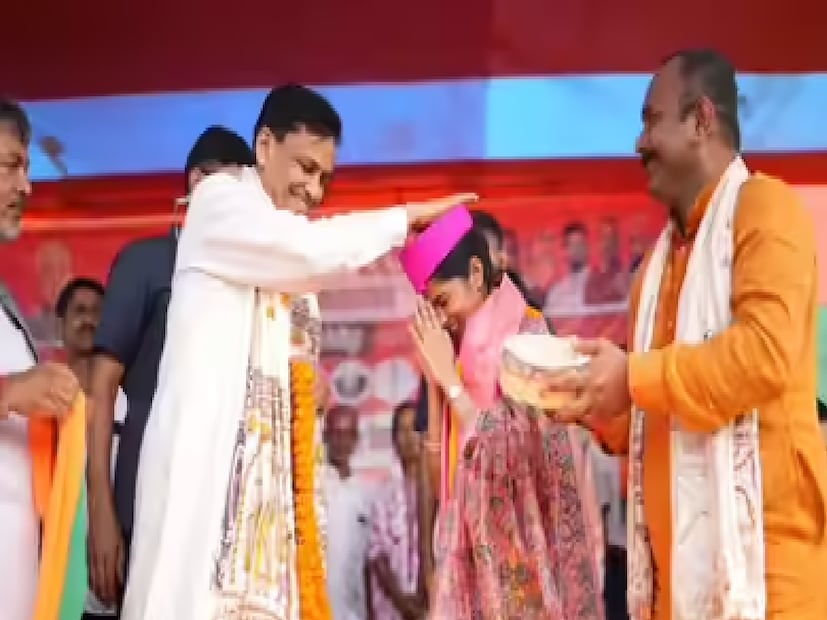 এই নির্বাচনই মৈথিলী ঠাকুরের প্রথম রাজনৈতিক ময়দানে পা রাখা। কিন্তু অল্প সময়েই তিনি জনসংযোগ, বক্তব্য এবং সাংস্কৃতিক প্রভাবের কারণে আলিনগরে শক্ত জমি তৈরি করেছেন।তাঁর জনপ্রিয়তা এবং তরুণ ছন্দ অনেক ভোটারের কাছে নতুন আশার বার্তা হিসেবে ধরা দিয়েছে।