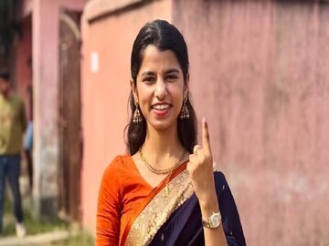 জিতলে বিহারের সবচেয়ে কম বয়সি বিধায়ক হবেন তিনিই! বিজেপি প্রার্থী মৈথিলীকে চিনে নিন