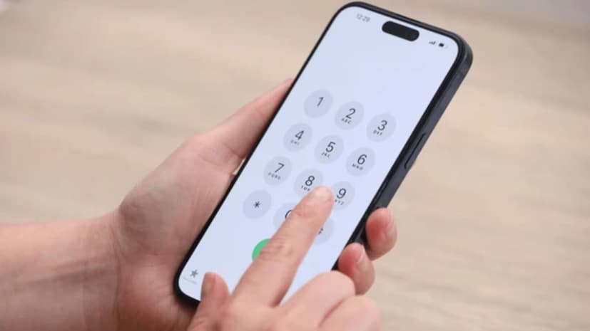 যদি কারও পুরনো নম্বরটি নিজেদের ব্যাঙ্ক, গুগল, ইনস্টাগ্রাম বা হোয়াটসঅ্যাপের মতো অ্যাকাউন্টের সঙ্গে সংযুক্ত থাকে, তাহলে নতুন ব্যবহারকারী সেই নম্বরে প্রাপ্ত OTP বা পুনরুদ্ধার বার্তার মাধ্যমে সহজেই ব্যক্তিগত তথ্য অ্যাক্সেস করতে পারবে।