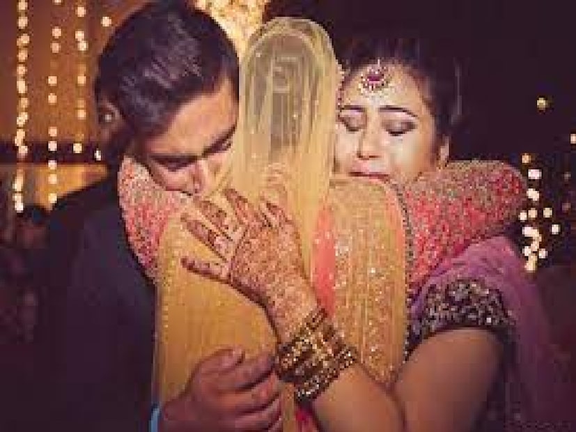  "কিন্তু এটা কি আমাকে তাঁদের সঙ্গে থাকার ধারণার বিরোধী করে তোলে? কোনও ভাবেই না। ভাবছি মেয়েদের কী হচ্ছে," তিনি আরও লেখেন ওই পোস্টে। Photo- Representative