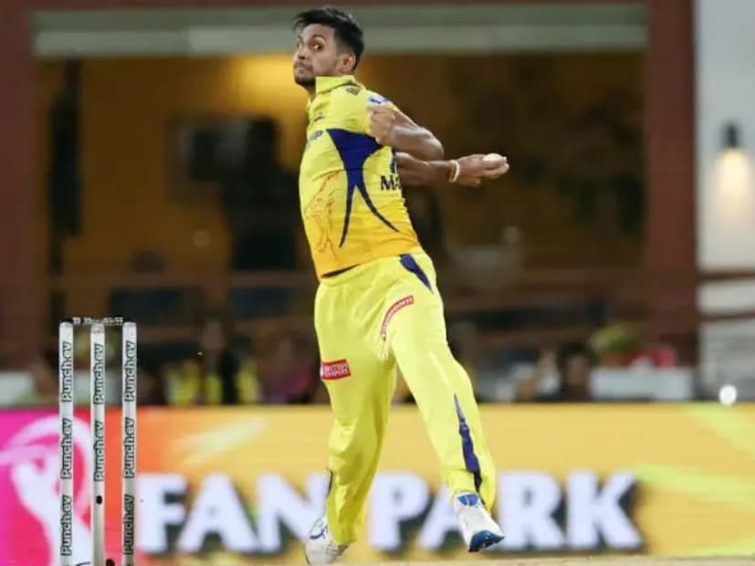 ৬. মাথিশা পাথিরানা: চোট ও ফর্মহীনতার কারণে মাথিশা পাথিরানাকে রিলিজ করেছে সিএসকে। স্লিং–অ্যাকশন ও দুর্দান্ত ইয়র্কারের জন্য পরিচিত এই পেসার আইপিএলে ৩২ ম্যাচে ৪৭ উইকেট নিয়েছেন। ডেথ–ওভার বোলিংয়ে সমস্যা ভোগা কেকেআরের জন্য তিনি হতে পারেন আদর্শ বিদেশি পেসার। নকিয়া ও জনসনকে ছেড়ে দেওয়ায় পাথিরানার মতো একজন নাইট স্কোয়াডে স্কোয়াডে ভারসাম্য ফিরিয়ে আনতে পারে।