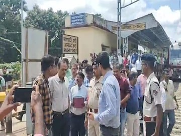 মায়াপুর যাওয়া এবার একদম সহজ! শিয়ালদহ থেকে ৩ জোড়া EMU ট্রেন পরিষেবা চালু ঘোষণা! জানুন বিশদে মায়াপুর যাওয়া এবার একদম সহজ! শিয়ালদহ থেকে ৩ জোড়া EMU ট্রেন পরিষেবা চালু ঘোষণা! জানুন বিশদে