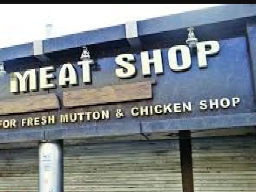 কসাইখানায়, ছাগল, ভেড়া এবং অন্যান্য প্রাণীদের প্রায়শই ভোঁতা ছুরি দিয়ে গলা কেটে ফেলা হয়। PETA আরও বলে যে নৌকায় মাছ শ্বাসরোধ করে বা জীবন্ত কেটে ফেলা হয়। PETA-এর মতে, নিরামিষাশী হওয়ার মাধ্যমে প্রতি বছর একজন ব্যক্তির জন্য প্রায় ২০০টি প্রাণী বাঁচানো সম্ভব। এটি দূষণ, ভূমি ব্যবহার, জলের অপচয় এবং জলবায়ু ক্ষতি কমাতেও সাহায্য করে।