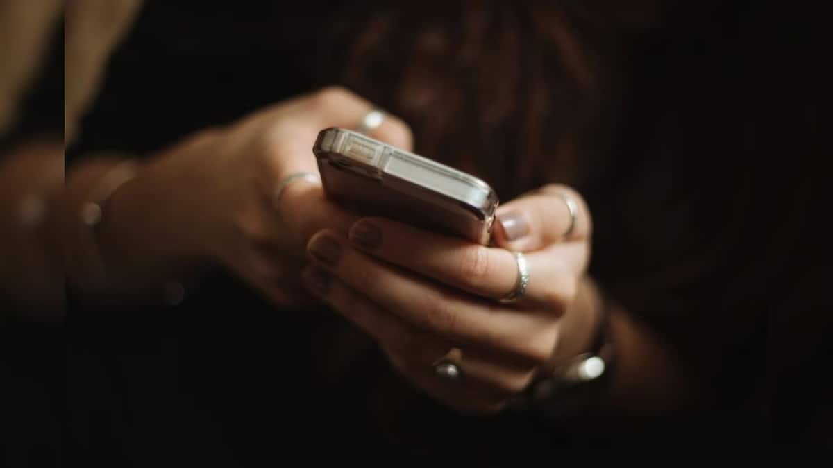 Smartphone : Samsung-এর আস্ত ফোন নকল! বাজারে ভর্তি ডুপ্লিকেট ফোন! সাবধান! স্মার্টফোন আসল কি না চিনবেন ‘এভাবে’