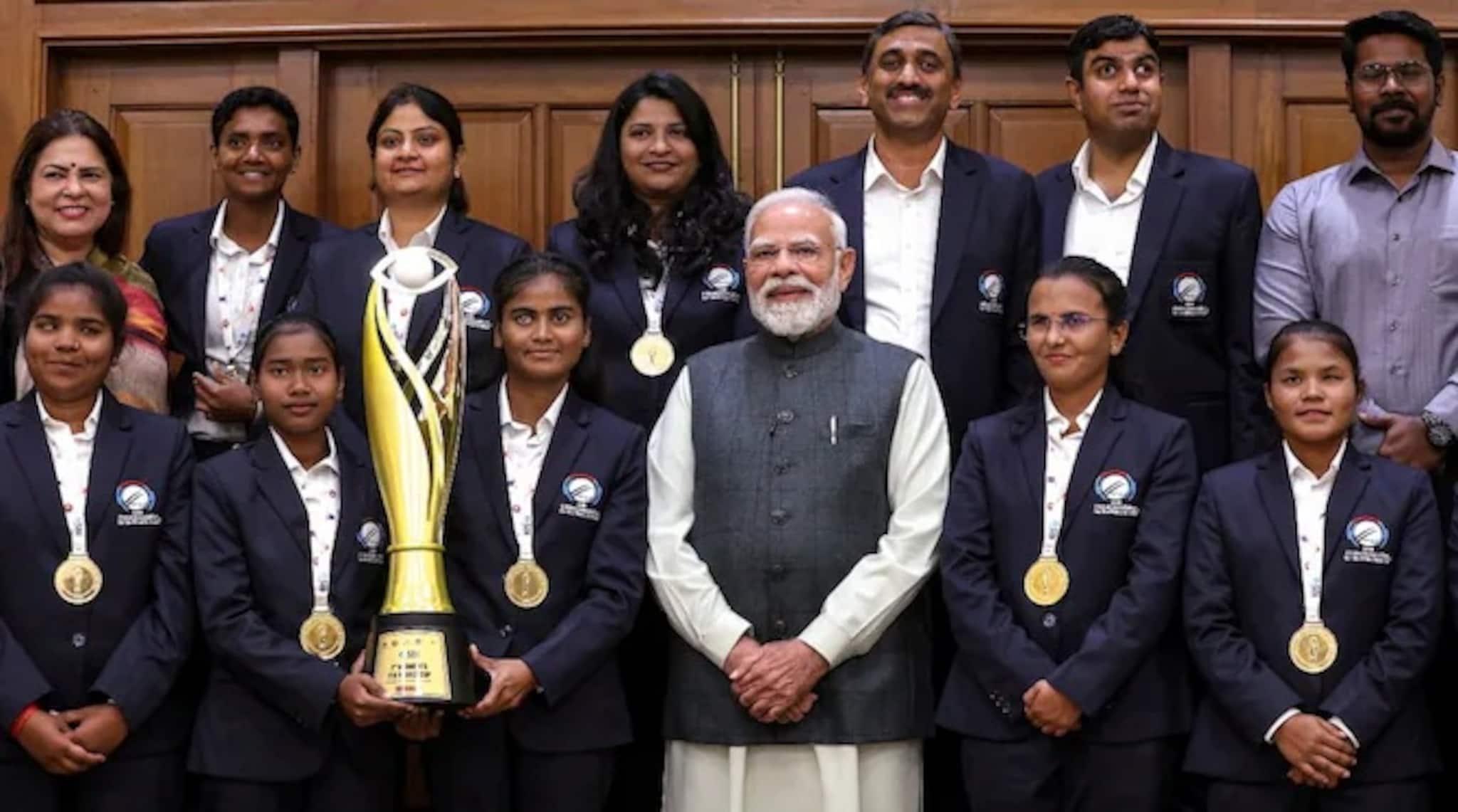 মোদির সঙ্গে সাক্ষাৎ ভারতের বিশ্বজয়ী দৃষ্টিহীন মহিলা ক্রিকেট দলের