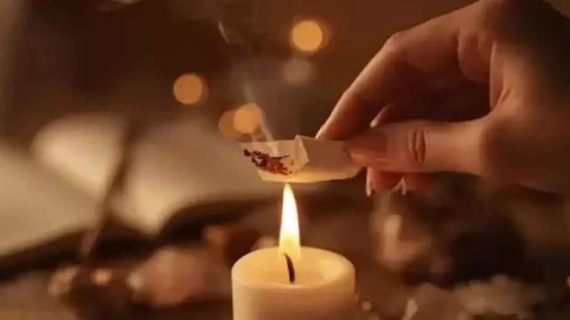  দিন কী কী করবেন? ধ্যান করুন, শান্ত পরিবেশে নিজের লক্ষ্য নিয়ে ভাবুন। কৃতজ্ঞতার অনুশীলন করুন অর্থাৎ যা আছে, তার জন্য ধন্যবাদ দিন। ইতিবাচকভাবে লিখুন: 'আমি পারবো', 'আমি পাচ্ছি', 'আমি যথেষ্ট'।