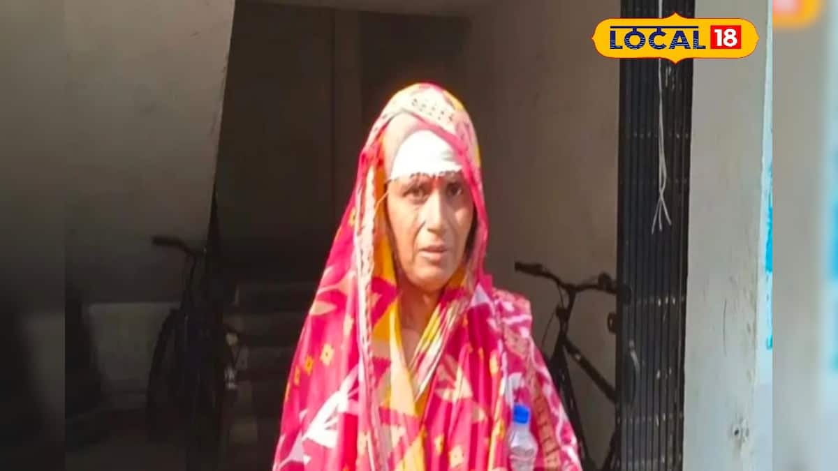 সবজি বিক্রেতার মায়ের কাছে ১৩ লাখ টাকা দাবি! দিতে অস্বীকৃতি জানালে ভালো ছেলেটির মাথা ফেটে যায়।