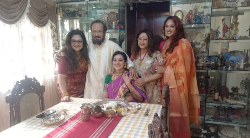 বাকি দু’জন এখনও বাছাই করে উঠতে পারেননি।