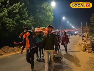 চার কাঁধেই শ্মশান যাত্রা চার কাঁধেই শ্মশান যাত্রা