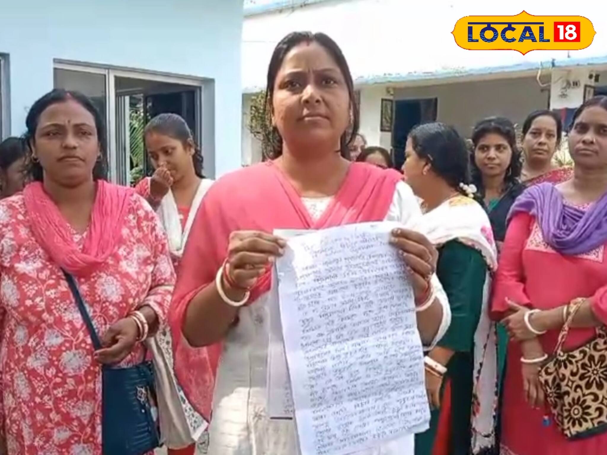 কুকুর নিয়ে আবার 'কেলেঙ্কারি' গয়েশপুর নেতাজি বিদ্যালয়ে! সারমেয়র নামে থানায় অভিযোগ, তদন্তে ছুটল পুলিশ