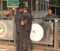 Bihar Election 2025 Result: গণনা শুরু হতেই নীতীশ কুমারের বাড়ির সামনে এ কী ছবি!