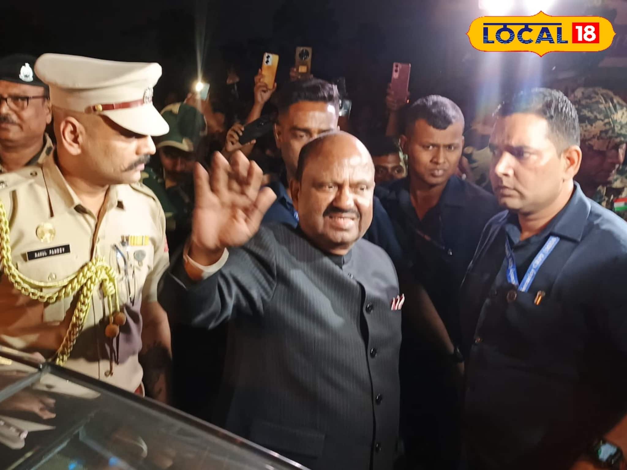 CV Anand Bose: কড়া নজরদারির মধ্যে সীমান্ত সফর, হাকিমপুরে রাজ্যপাল বোস! পৌঁছেই নিরাপত্তা নিয়ে আলোচনা