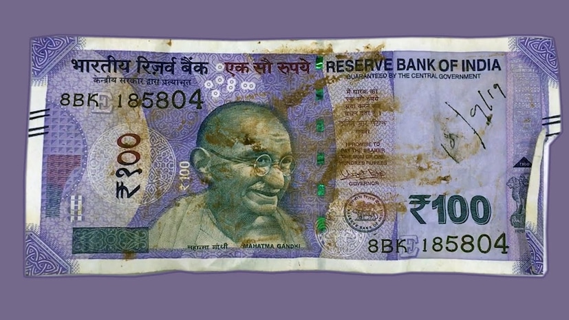 সুনু বসু জানান, ব্যাঙ্ক বা রিজার্ভ ব্যাঙ্কের নিয়ম অনুযায়ী এসব নষ্ট টাকা ফেরত পাওয়া সম্ভব, তবে সাধারণ মানুষ প্রায়ই ঝামেলার ভয়ে ব্যাঙ্কে যেতে চান না। ফলে তারা তার কাছেই এসব নোট বিক্রি করে দেন। তিনি সেই টাকা সংগ্রহ করে নির্দিষ্ট নিয়ম মেনে রিজার্ভ ব্যাংকে জমা দেন। বিনিময়ে টাকার অঙ্ক অনুযায়ী কিছুটা কম দাম দেন বিক্রেতাকে।