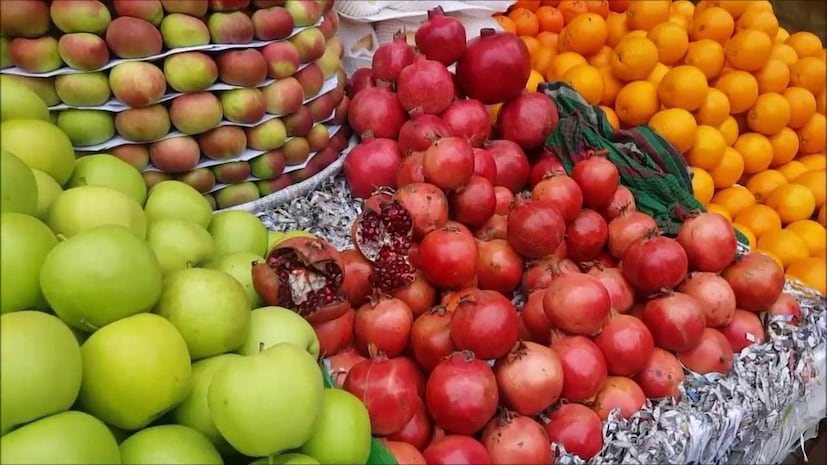 এতে ফলের ফরমালিন দূর হবে বেশ অনেকখানি। শুধু ফল নয়, সবজি ও মাছের মতো বেশ কিছু খাদ্য সামগ্রীতেও ফরমালিন যোগ করা হয়। পরিষ্কার জলে প্রায় ১ ঘণ্টা মাছ ভিজিয়ে রাখলে ফরমালিনের মাত্রা শতকরা ৬১ ভাগ কমে যায়।