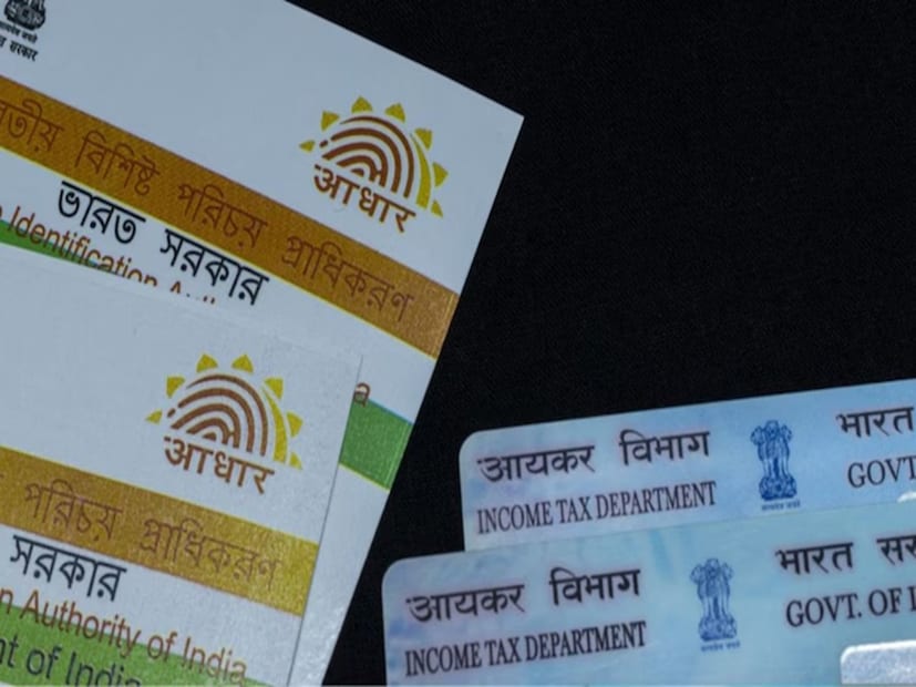 নভেম্বর থেকে নতুন আধার আপডেটের নিয়মও কার্যকর হয়েছে। এখন অনলাইনে নিজেদের নাম, ঠিকানা, জন্ম তারিখ এবং মোবাইল নম্বর পরিবর্তন করা যাবে। এর জন্য কয়েকটি ধাপ অনুসরণ করতে হবে। এক নজরে দেখে নেওয়া যাক অনলাইনে কীভাবে নিজেদের তথ্য পরিবর্তন করা যাবে। 