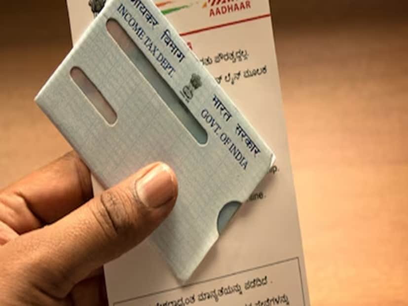 - এর জন্য প্রথমেই myAadhaar পোর্টালে যেতে হবে।- PAN বা পাসপোর্টের মতো নথিগুলি ক্রস-চেক করতে হবে।

- অতিরিক্ত নথি আপলোড করার বা কোনও কেন্দ্রে যাওয়ার প্রয়োজন নেই। তবে, আঙুলের ছাপ, আইরিস স্ক্যান এবং ছবির মতো বায়োমেট্রিক পরিবর্তনের জন্য আধার পরিষেবা কেন্দ্রে যেতে হবে।

- এরপর চার্জ দিতে হবে।