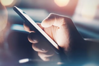 বড় দুঃসংবাদ! বছর শেষেই বাড়তে চলেছে স্মার্টফোনের দাম, এখন ফোন কিনতে খরচ হবে আরও বেশি