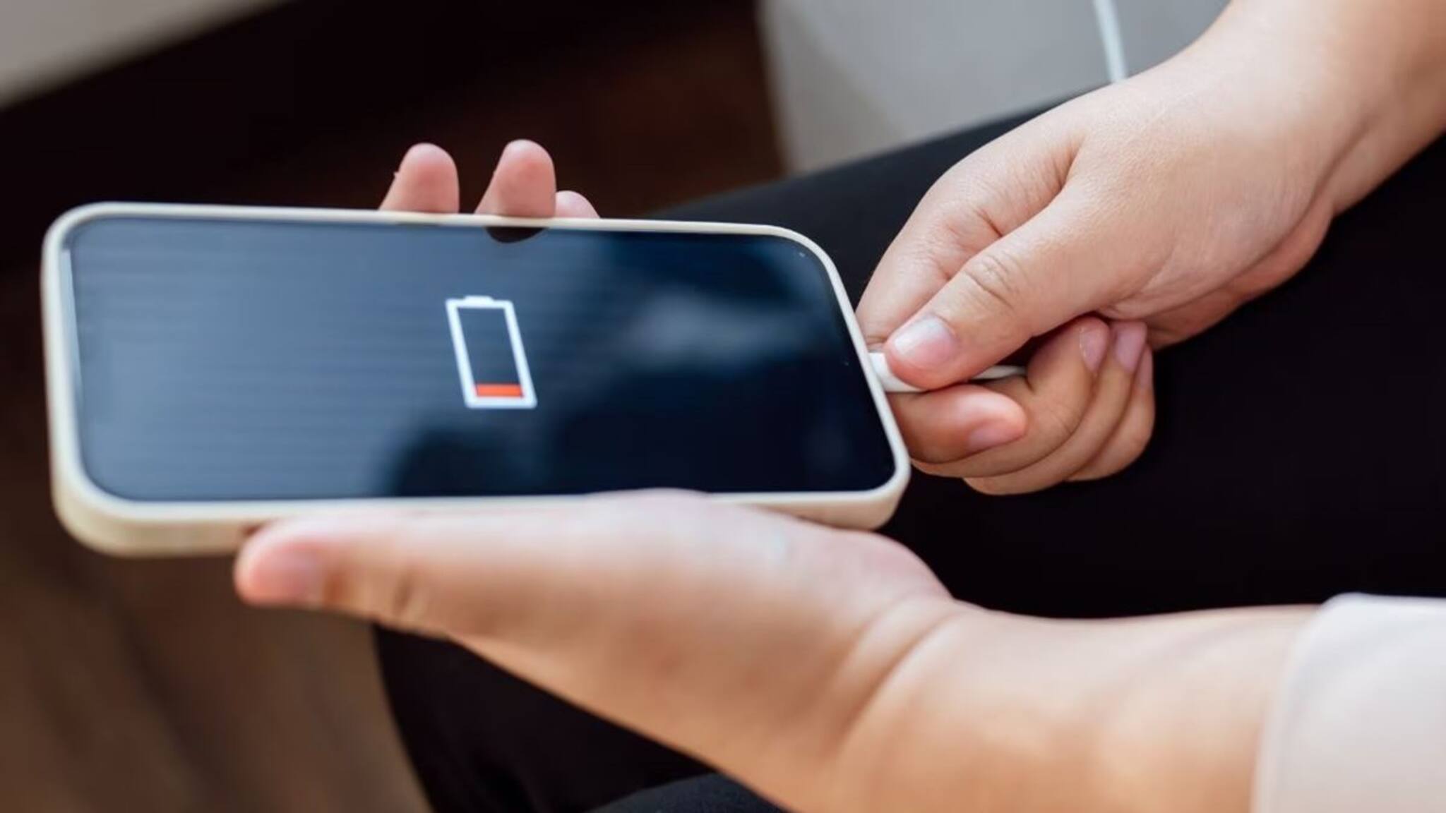 iPhone Battery Health: প্রতিদিনের ৬ অভ্যাস আপনার আইফনের ব্যাটারি হেলথ নষ্ট করছে, ভুলেও এই কাজগুলি করবেন না! সমাধান জানুন