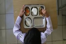 পেট ব্যথা থেকে বমি! স্কুলের হস্টেলের খাবার থেকে বিপত্তি! তেলঙ্গনায় হাসপাতালে ভর্তি ৫২ জন