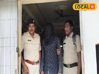 পুলিশের হাতে গ্রেফতার পুলিশের হাতে গ্রেফতার