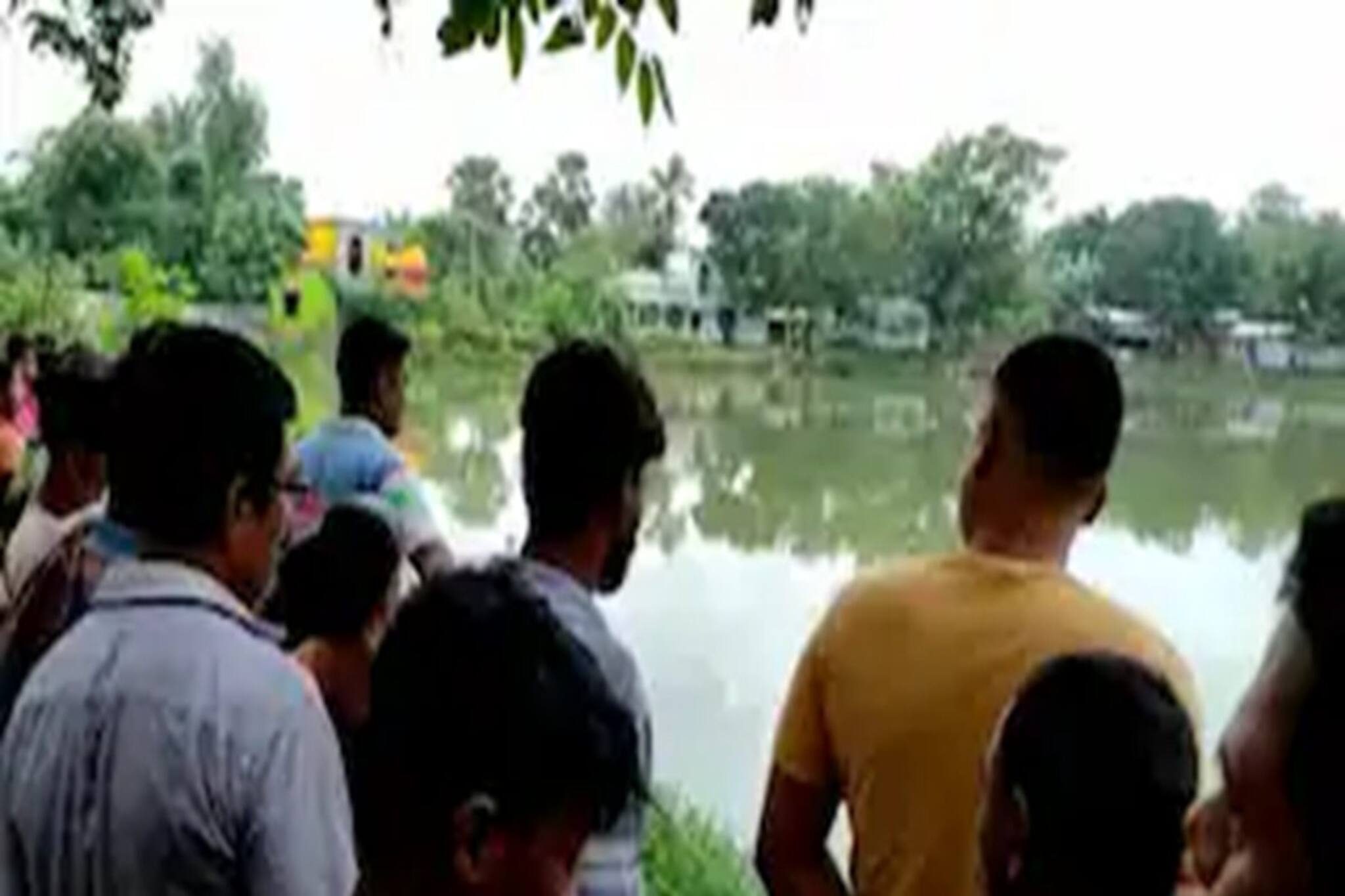 বাড়ি থেকে বেরিয়ে আর ফিরলেন না, বিরাটির পুকুরে মিলল শিক্ষকের দেহ! এলাকায় চাঞ্চল্য