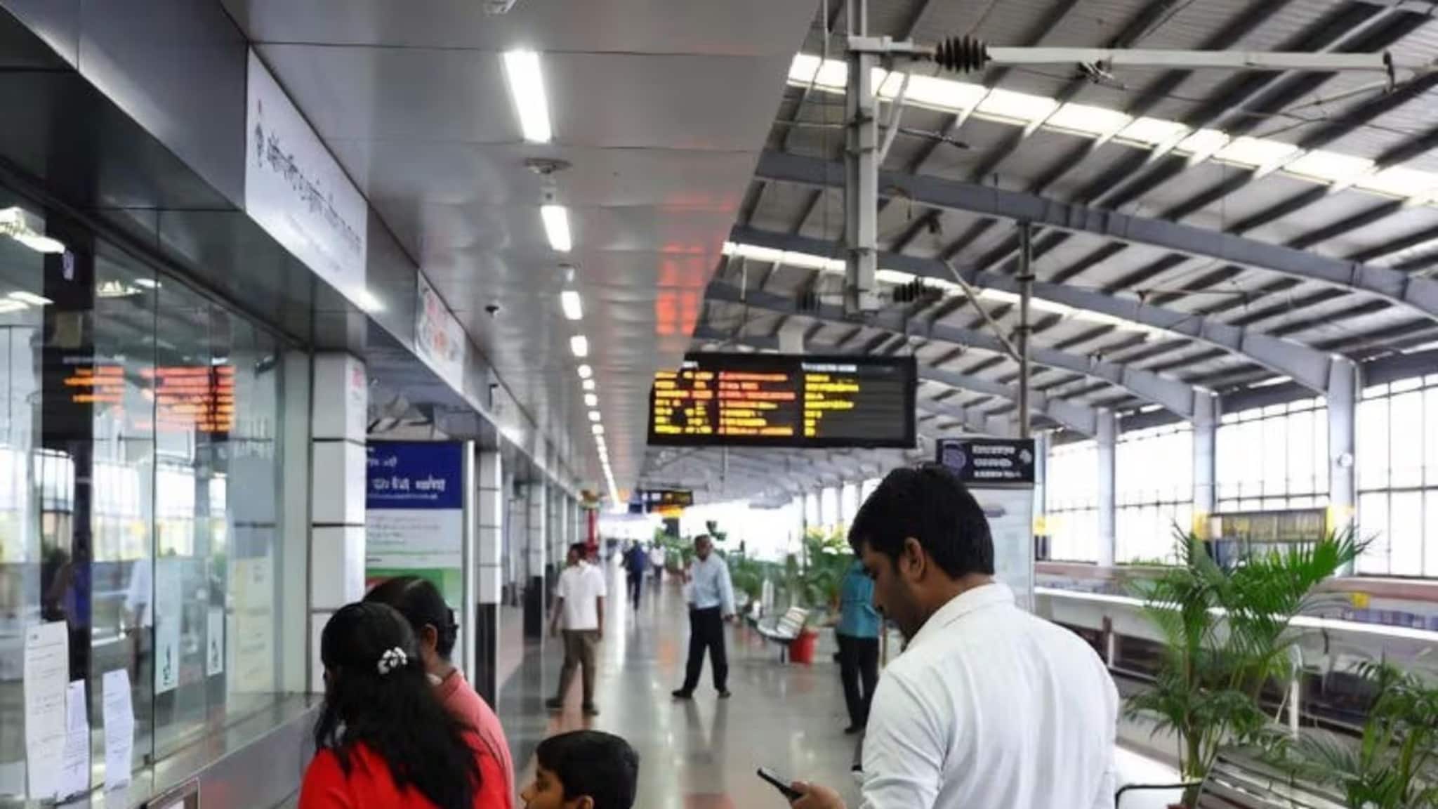 টিকিটের ভাড়া কখন হাফ, কখন ফুল! বাচ্চাদের নিয়ে ট্রেনে চড়ার আগে ভাল করে জেনে নিন!