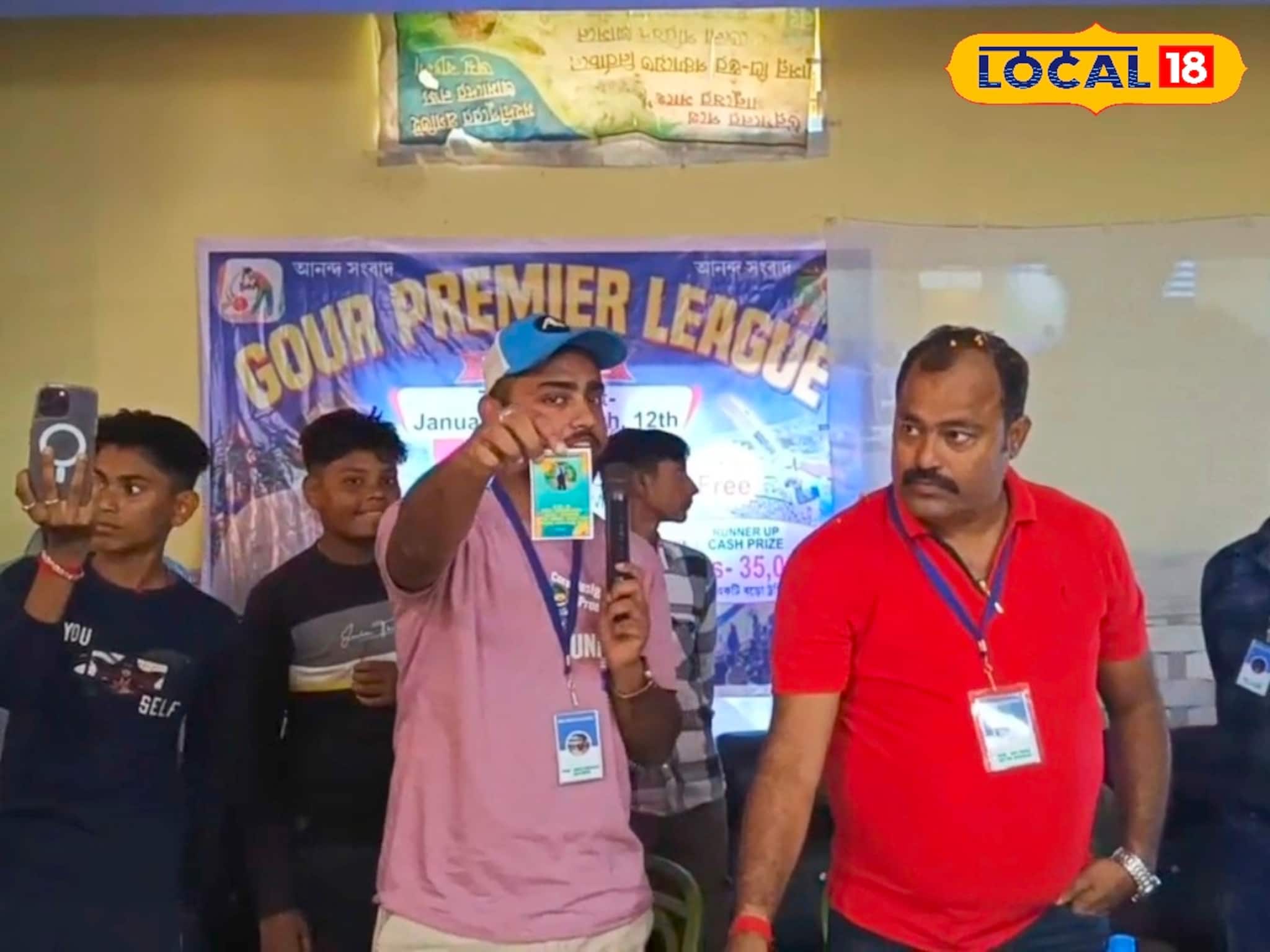 পছন্দের ক্রিকেটার দেখে চড়া দর হাঁকলেন মালিকরা, মালদহে IPL'র ধাঁচে নিলাম