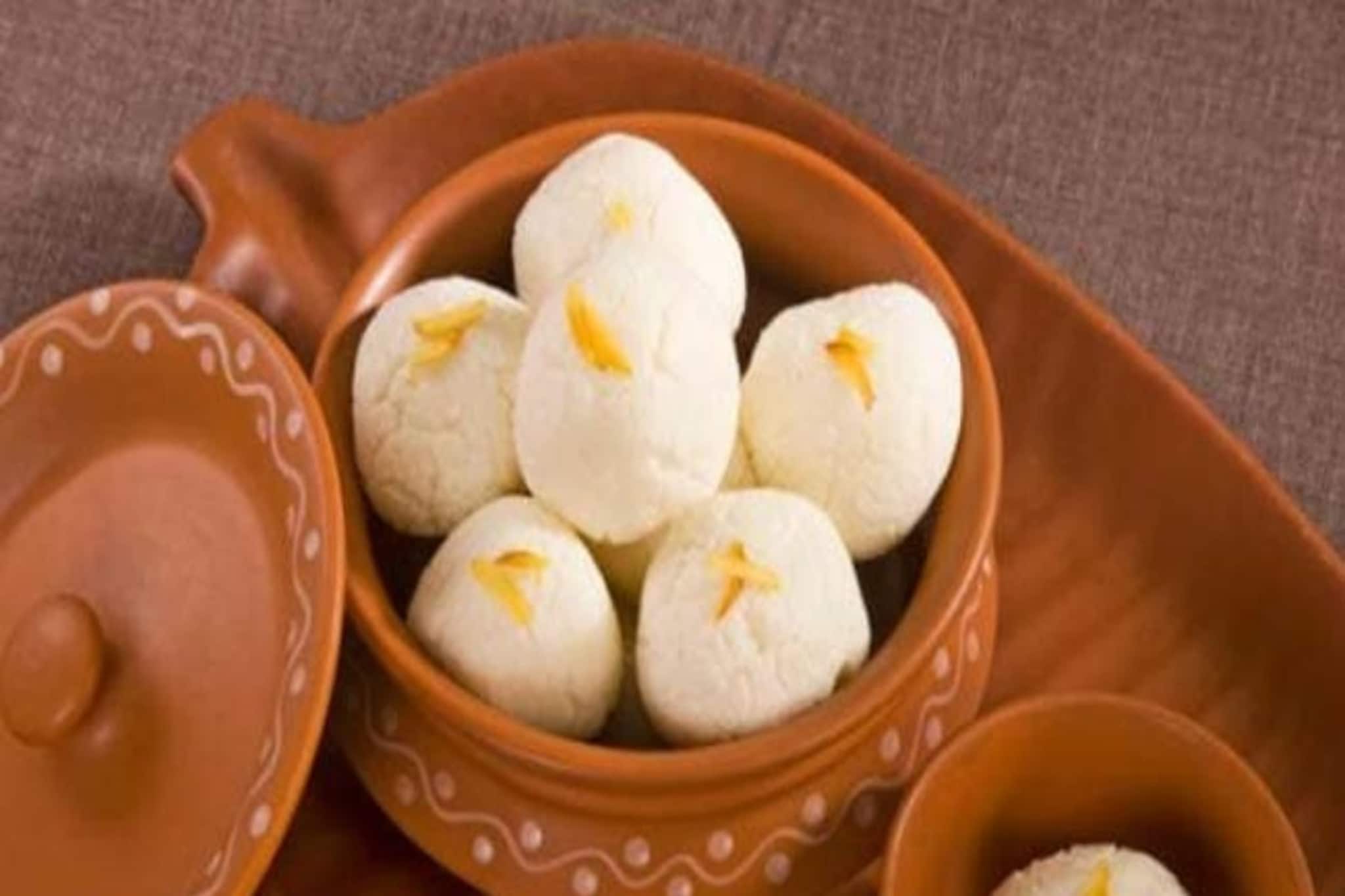 রসে টইটুম্বুর 'রসগোল্লা'...! কেশর থেকে গন্ধরাজ, ব্ল্যাক কারেন্ট থেকে বাটার স্কচ, বাঙালির প্রিয় 'মিষ্টি' এবার ২০ দুর্ধর্ষ স্বাদে, জানুন ঠিকানা!