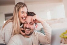 Relationship Tips: সম্পর্কে ফাটল...! স্বামী-স্ত্রীর মধ্যে আকর্ষণ কমে যাচ্ছে? পরগাছার শিকড় ও রুদ্রাক্ষের এই টোটকা ফিরিয়ে আনবে হারানো আকর্ষণ