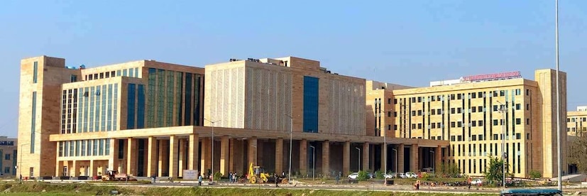 প্রতিদিন কল্যাণী এইমসে-এ অনেক রোগী এবং তাঁদের পরিজনরা যাতায়াত করেন। মূলত, তাঁদের কথা মাথায় রেখেই এই সিদ্ধান্ত। স্বাভাবিকভাবে নতুন একটি দিন এবং পাশাপাশি নতুন আরেকটি এসি লোকাল পেয়ে খুশি নদিয়াবাসী।