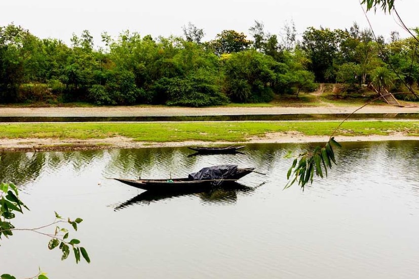 কীভাবে যাবেন পিয়ালীর কেল্লায় পৌঁছানোর জন্য রেল এবং সড়কপথ উভয়ই ব্যবহার করা যেতে পারে:রেলপথে নিকটতম প্রধান রেল স্টেশন হল ক্যানিং‌ দক্ষিণ বারাসাত ও জয়নগর শিয়ালদহ দক্ষিণ শাখা থেকে ক্যানিং লোকাল ট্রেনে করে ক্যানিং স্টেশনে পৌঁছাতে হয়।স্টেশন থেকে অটো রিকশা বা স্থানীয় ভাড়ার গাড়িতে করে সরাসরি পিয়ালীর কেল্লায় যাওয়া যায় (সময় লাগবে প্রায় ৩০-৪০ মিনিট)।(File Photo)