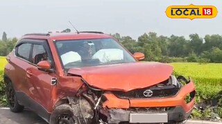 দুর্ঘটনায় দুমড়ে মুচড়ে যায় গাড়ি