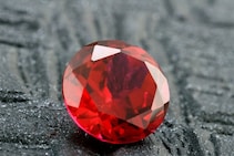 দুর্বল সূর্যকে শক্তিশালী করতে রুবি! আত্মবিশ্বাস বাড়ায়, অগ্রগতির সমস্ত দরজা খুলে যায়