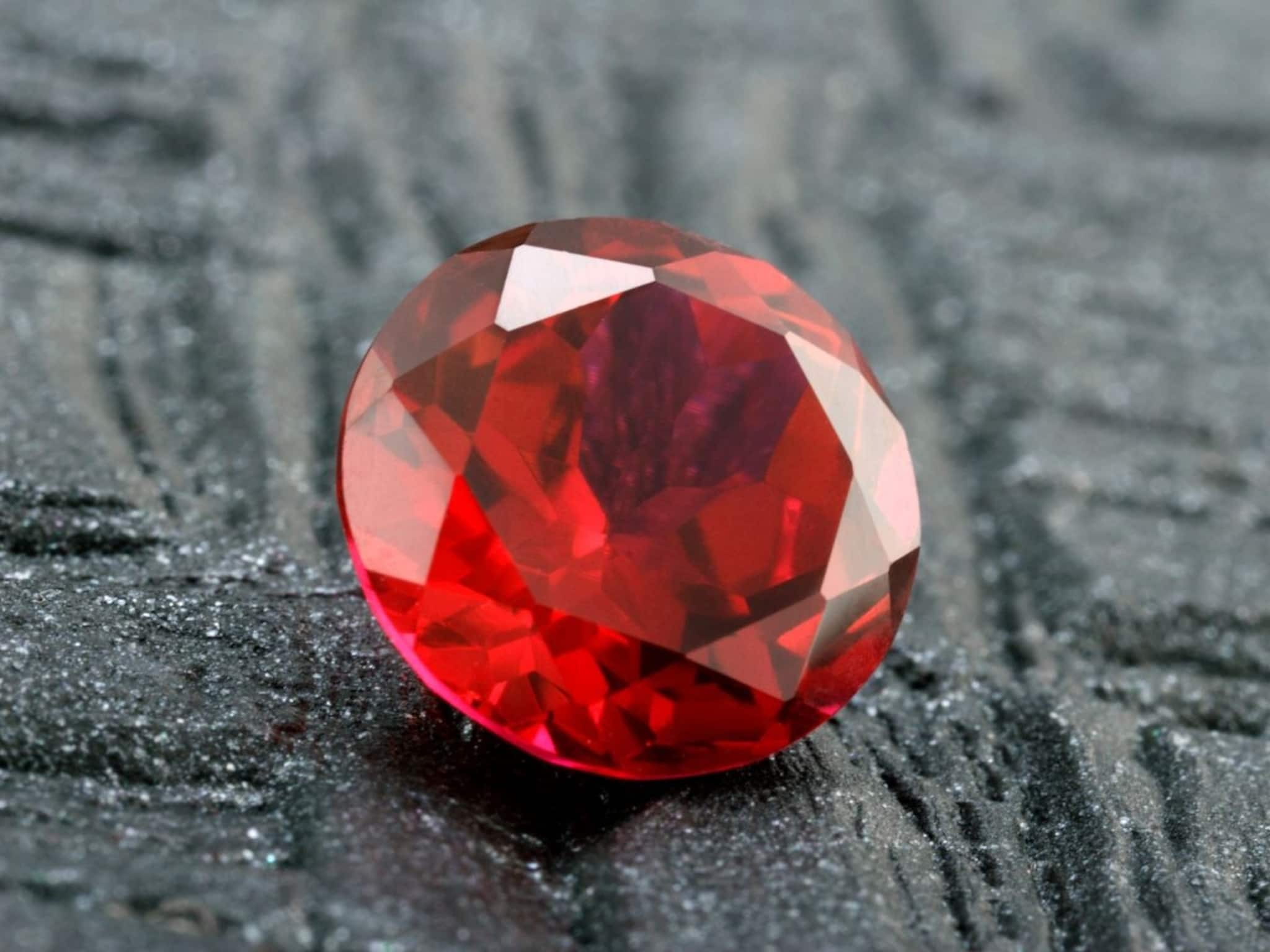 Ruby Gemstone: আত্মবিশ্বাস বাড়ায়, অগ্রগতির সমস্ত দরজা খুলে যায়! সিংহ-সহ ৩ রাশির জাতিকাদের জন্য রুবি ধারণ শুভ, জেনে রাখুন পরার নিয়ম