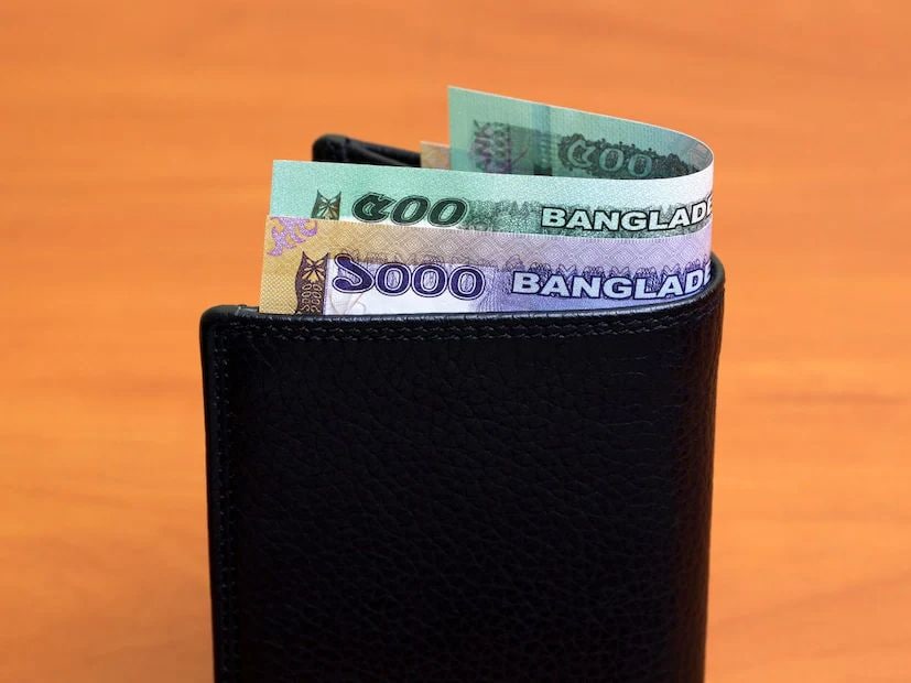 তবে যে হারে বাংলাদেশি টাকার দাম কমছে তাতে আখেরে লাভ হতে পারে ভারতীয় পর্যটকদের। ভারতের টাকার দাম বাংলাদেশি টাকার তুলনায় অনেকটাই কম হওয়ায়, বাংলাদেশে ঘুরতে গেলে ভারতীয়রা কিছুটা হলেও বেশি সুবিধা পাবেন।