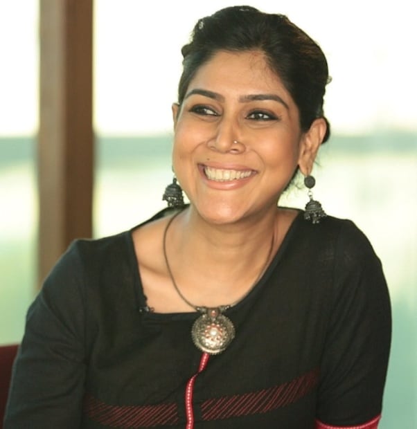 'কাহানি ঘর ঘর কি' এবং 'বালিকা বধু'-এর মতো জনপ্রিয় ধারাবাহিকে নিয়মিত অভিনয় করেন সাক্ষী তানওয়ার। একসময় পরিবার, বিয়ে এবং দ্বন্দ্বের মতো বিষয়বস্তু নিয়ে নির্মিত ধারাবাহিকগুলির সমার্থক ছিলেন সাক্ষী। হিন্দি ধারাবাহিকটির ডাবিং সংস্করণ তামিল ভাষায় প্রকাশিত হওয়ার পর সাক্ষী তামিল সিনেমায় একটি জনপ্রিয় নাম হয়ে ওঠেন ।