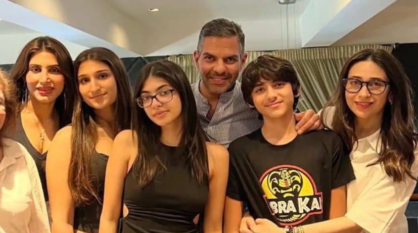 সম্প্রতি, তারা তার সৎ মা প্রিয়া সচদেবকে মিথ্যাবাদী এবং লোভী বলে অভিযুক্ত করেছেন। করিশ্মা আরও অভিযোগ করেছেন যে প্রিয়া উইলে স্বাক্ষর জাল করেছেন। এখন, এই বিষয়টি নতুন মোড় নিয়েছে। কারিশ্মার সন্তানরা প্রিয়ার বিরুদ্ধে একটি নতুন আবেদন দায়ের করেছে এবং আদালতের কাছে এই গুরুত্বপূর্ণ দাবিও করেছে।