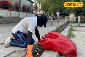 বিনা পারিশ্রমিকে রাস্তায় রাস্তায় ঝাঁট দিয়ে বেড়ান বর্ধমানের ব্যবসায়ী! উদ্দেশ্য দুই