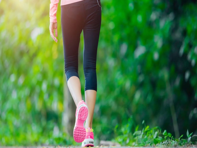 যদি আপনি নিয়মিত হাঁটেন এবং দ্রুত ওজন কমানোর জন্য আপনার রুটিন পরিবর্তন করতে চান, তাহলে ইন্টারভাল ওয়াকিং হল সবচেয়ে ভাল বিকল্প। ওজন কমানো একটি চ্যালেঞ্জিং প্রক্রিয়া, কিন্তু এটি একটি সুস্থ শরীরের জন্য অপরিহার্যও বটে।